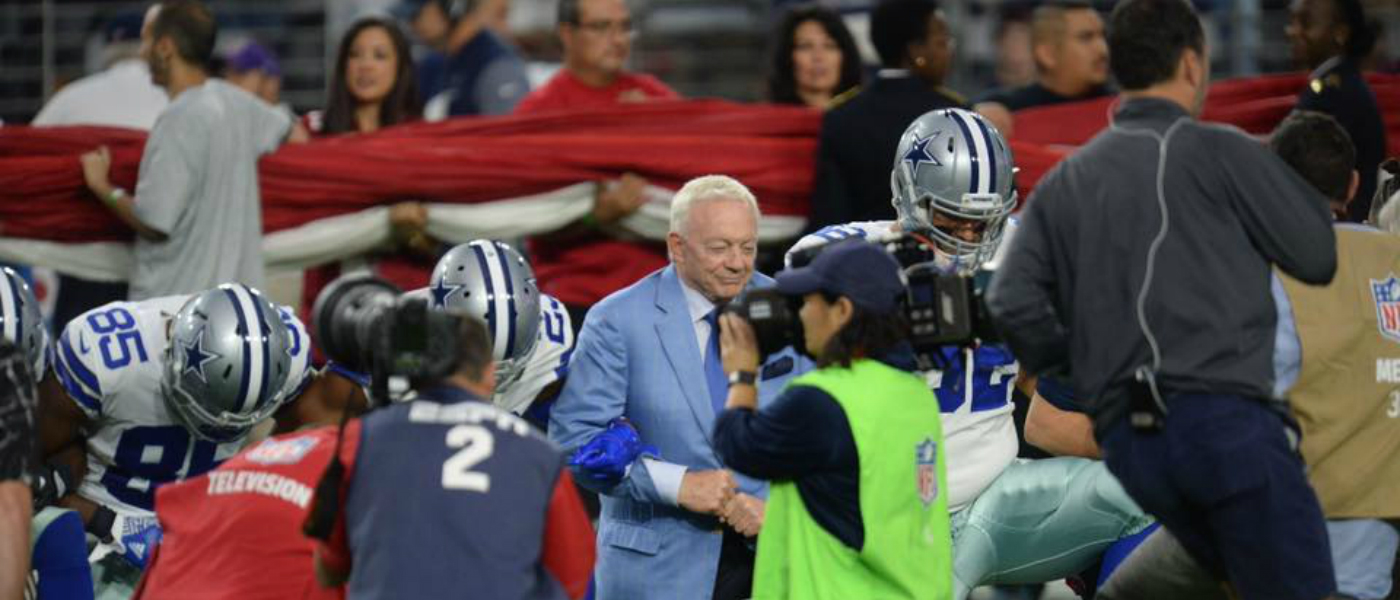 Jerry Jones, Dallas Cowboys kneel in protest during national anthem